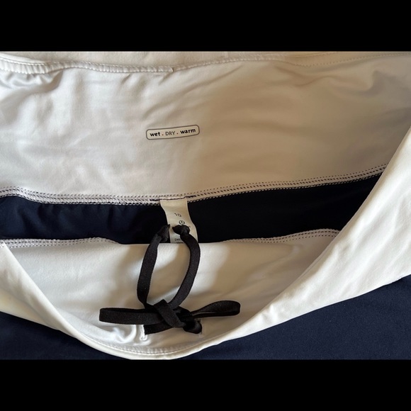 Lululemon Athletica Navy blue white shorts size 10 - Picture 4 of 7